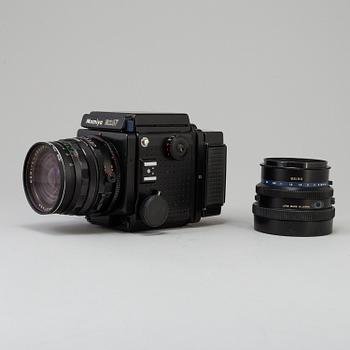 A black Mamiya RZ67 Pro Medium Format Camera Body with sekor z f = 110 mm 1:2.8 and sekor c f = 50 mm 1:4.5 lens.