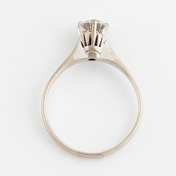 Ring solitär med briljantslipad diamant.