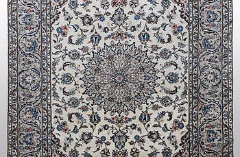 A carpet, Kashan, ca 293 x 196 cm.