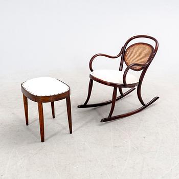 Barngungstol av Thonet samt pall, 1900-talets första hälft.