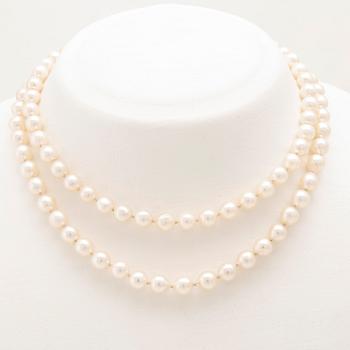 Necklace of cultured pearls and a pair of cultured pearl earrings with 18K gold settings.