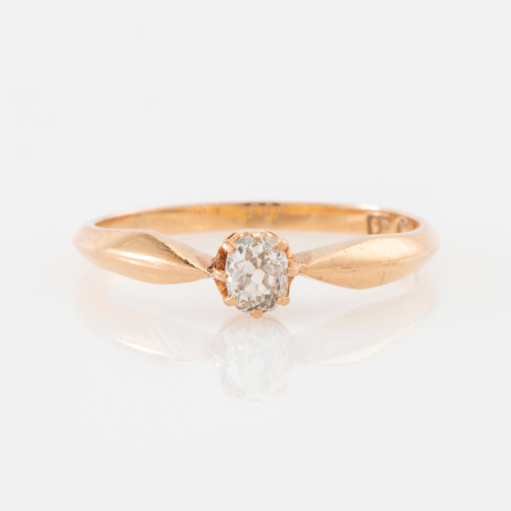 Ring 18K guld med en ovalt gammalslipad diamant, Karl Anderson  Stockholm 1902.