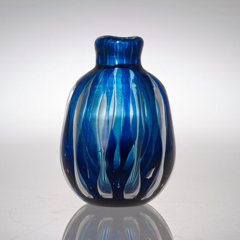 An Edvin Öhrström ariel glass vase, Orrefors 1954.