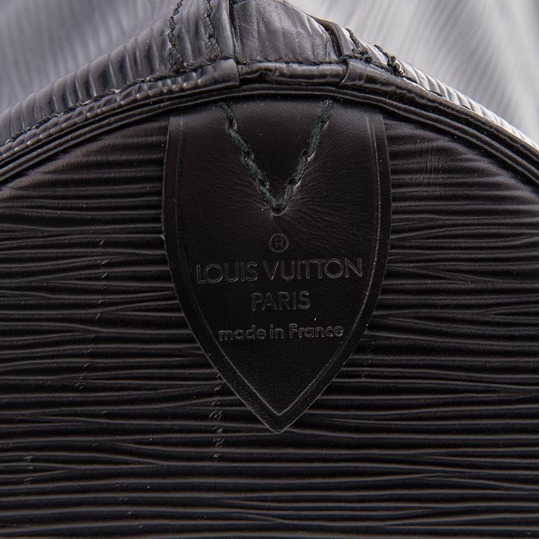 LOUIS VUITTON A BLACK EPI LEATHER KEEPALL 50 TRAVEL BAG.