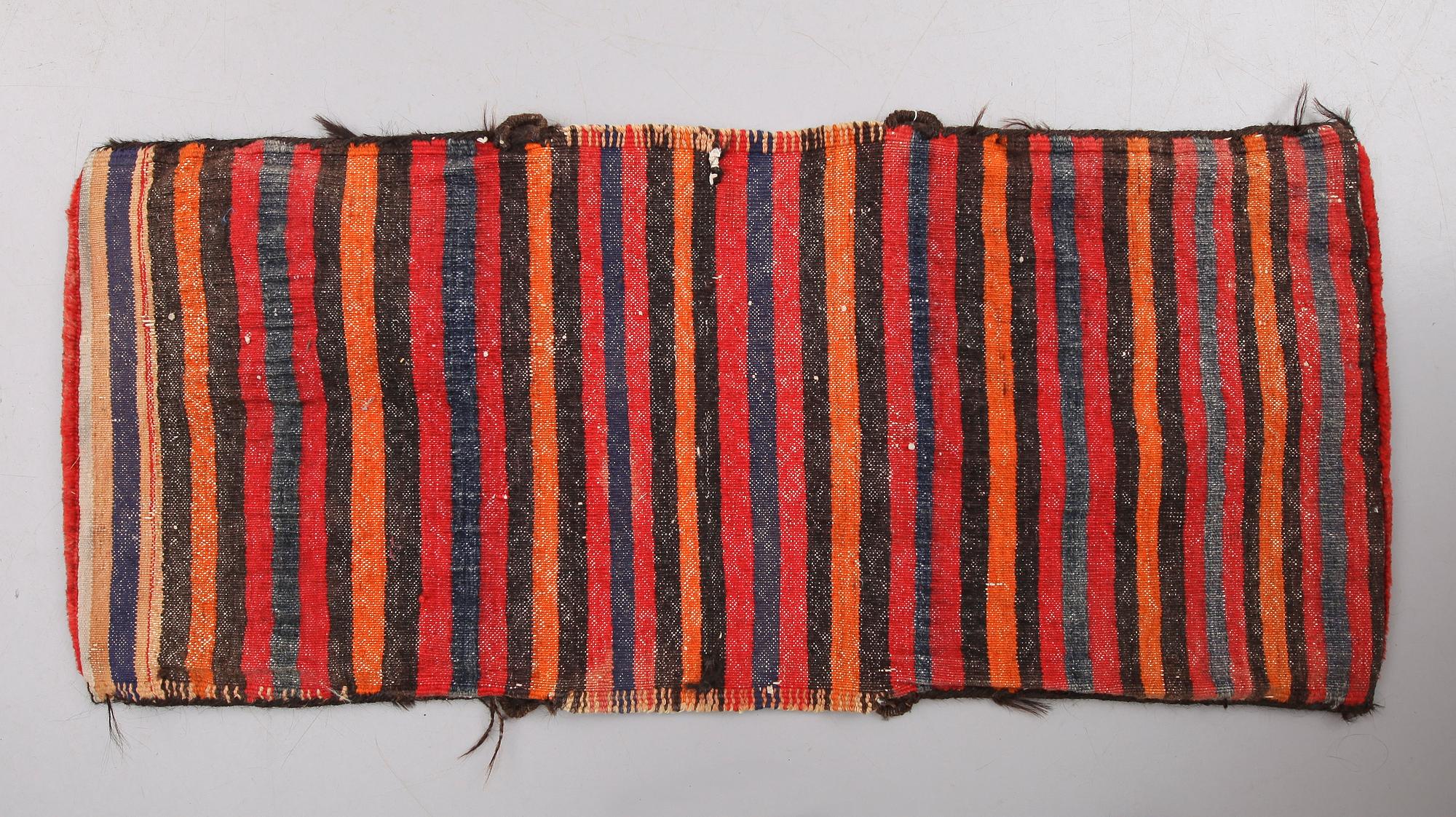 SADELVÄSKA, orientalisk. Ca 93 x 41 cm.