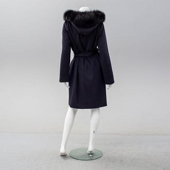 A size 40 coat from MAXMARA.