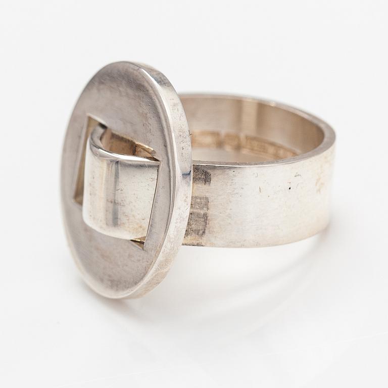 Pekka Piekäinen, Ring, sterlingsilver. Auran Kultaseppä, Åbo 1973.