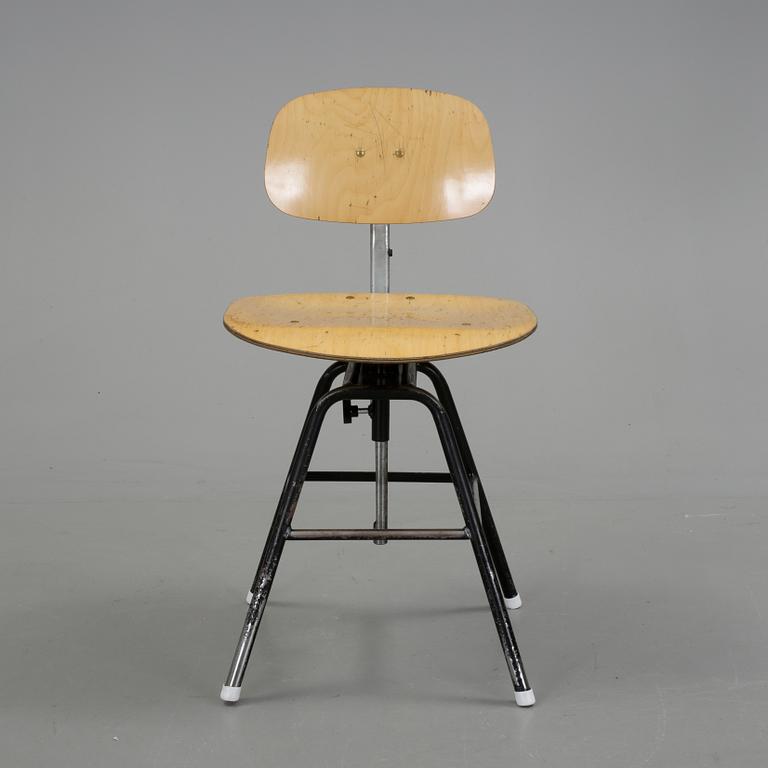 ARBETSSTOL, industri, 1900-talets andra hälft.