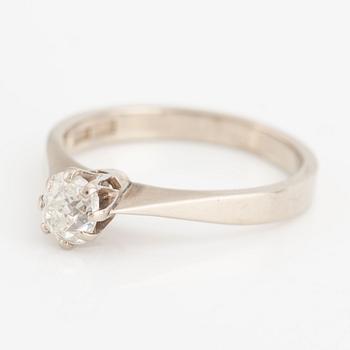 Ring in 18K white gold set with an old-cut diamond.