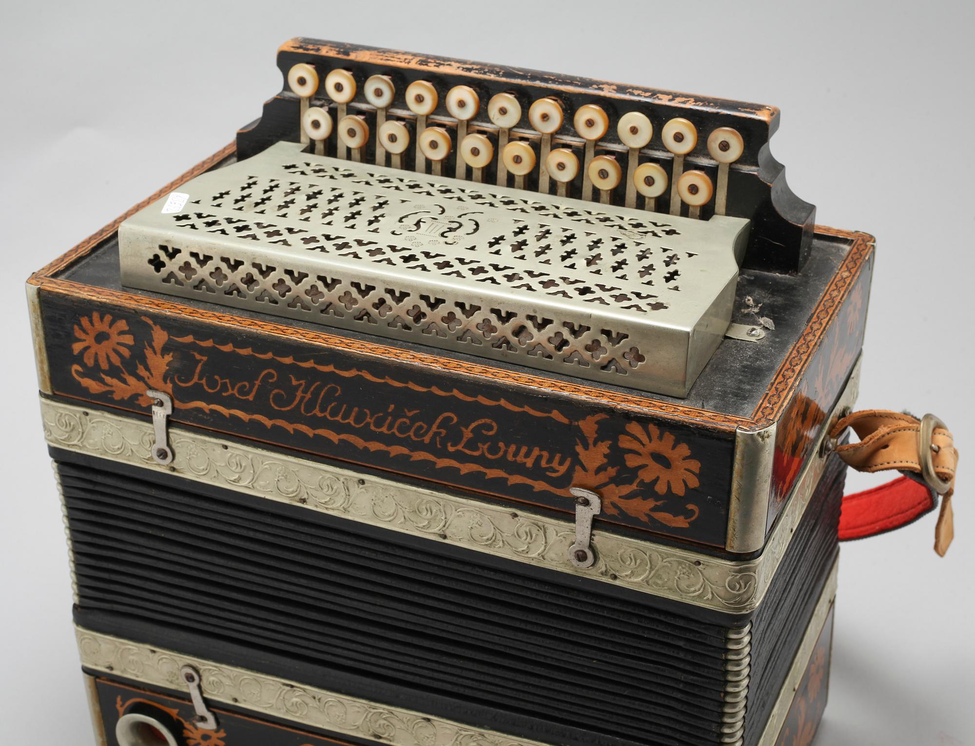 A 20th century accordion by Josef Hlaváček Louny. - Bukowskis