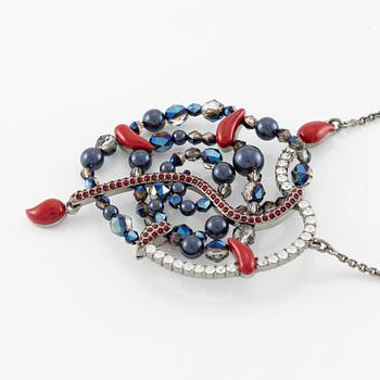 Swarovski, örhängen och halsband.