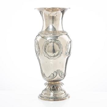 Lale Silverware & Co Ltd, a large sterling silver vase, Istanbul, Turkey 20th century.