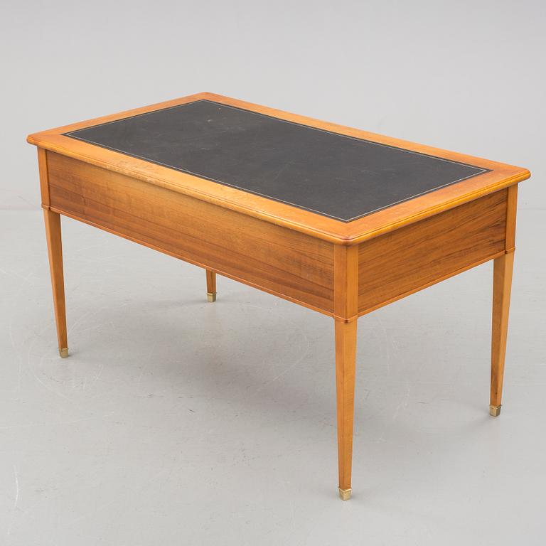 SKRIVBORD, gustaviansk stil. 1900-talets andra hälft.