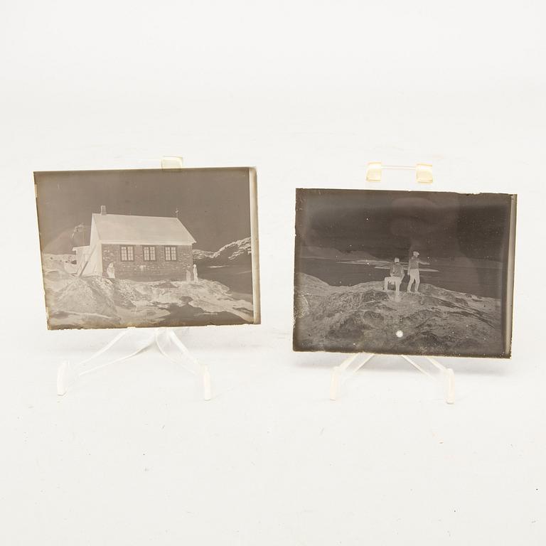 A collection of glassplates, mostly from 1920's Greenland.