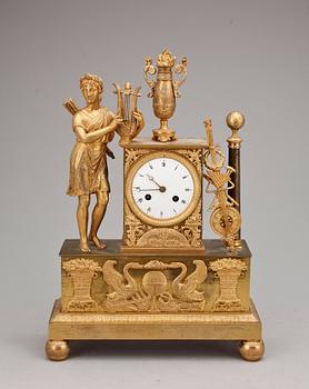 BORDSPENDYL, brons, empire 1800-talets första hälft.