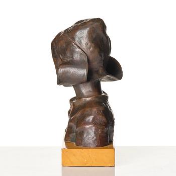 Girl with bonnet.