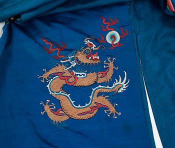 A Chinese embrodiered coat, late Qing dynasty, circa 1900.