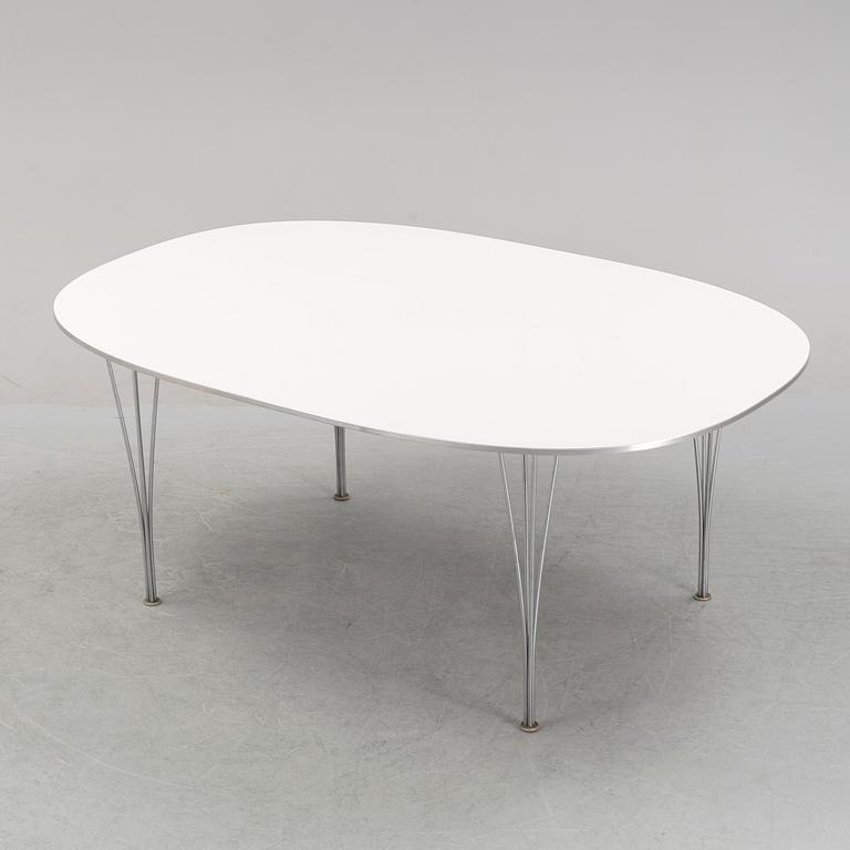A 'Super elliptical' dining table by Bruno Mathsson & Piet Hein for Fritz Hansen, dated 1995.