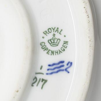 Royal Copenhagen, terrin med lock och fat, "Musselmalet", Danmark, 1889-1922.