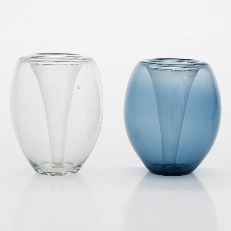 Saara Hopea, two vases, model SH 137 "Taifun", signed Nuurajärvi Notsjö -58 and -61.