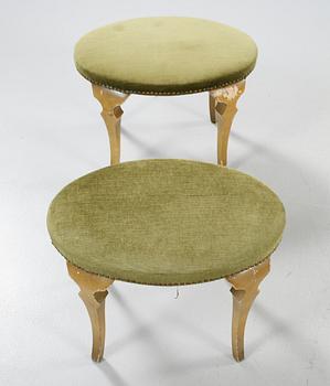 SMINKBORD samt PALLAR, ett par, 1900-talets första hälft.