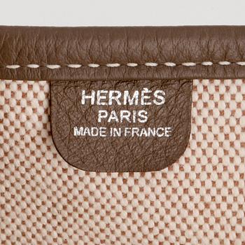 HERMÈS, a canvas and grey leather crossbody bag, "Evelyn".
