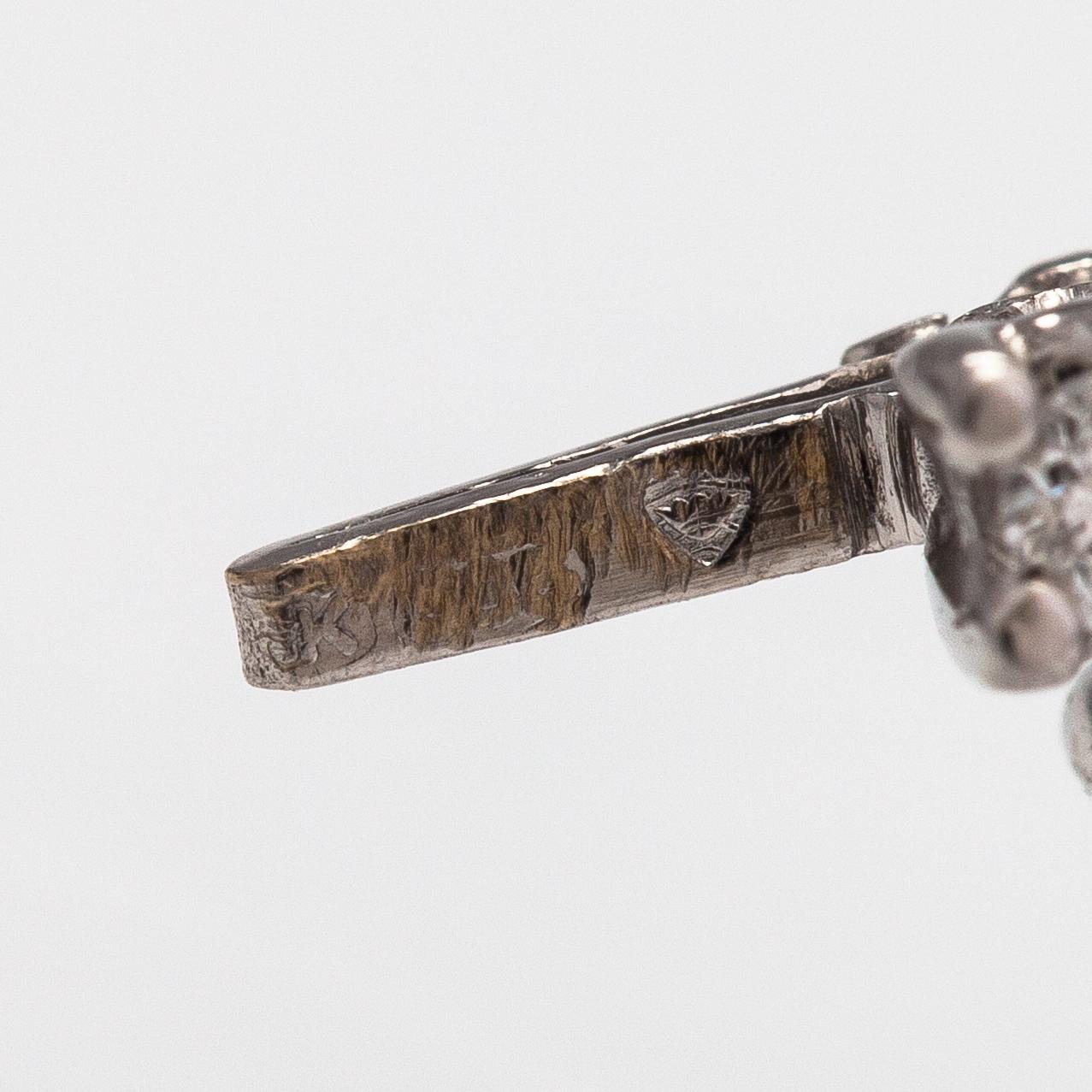 An 18K white gold collier with diamonds ca. 8.00 ct in total according to certificate.