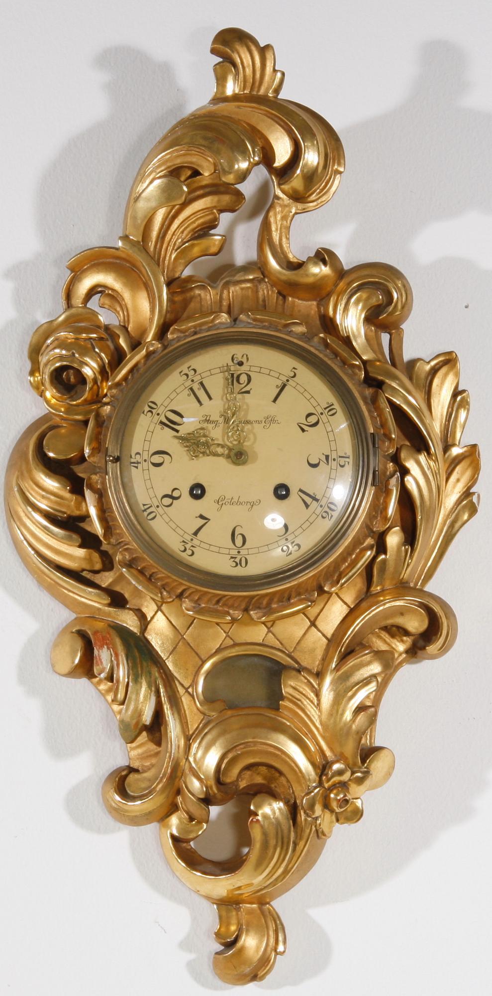 VÄGGPENDYL. Rokokostil.