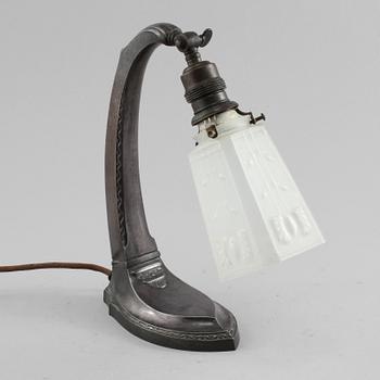 BORDSLAMPA, jugend, 1900-talets första hälft.