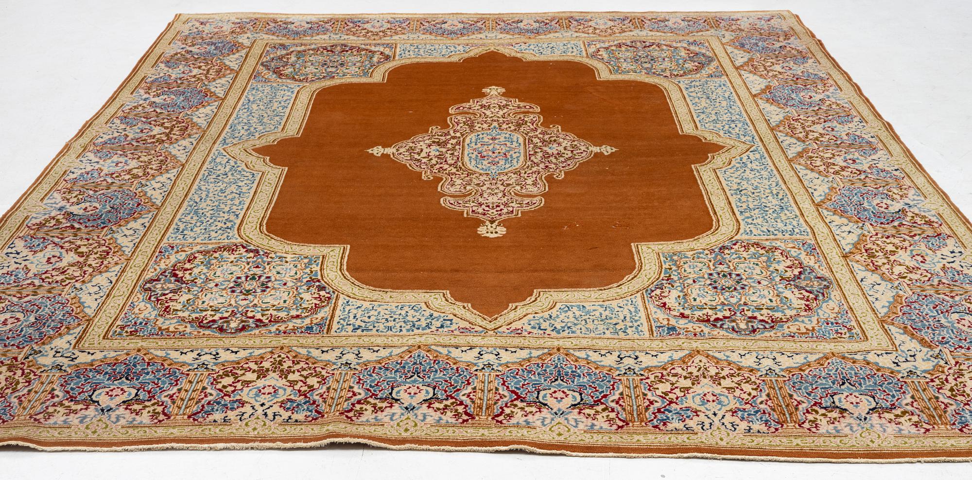Carpet, Kerman, approx. 371 x 271 cm.