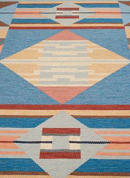 Agda Österberg, MATTA, "Vattenlek" rölakan, ca 302 x 202,5 cm, signerad AÖ.