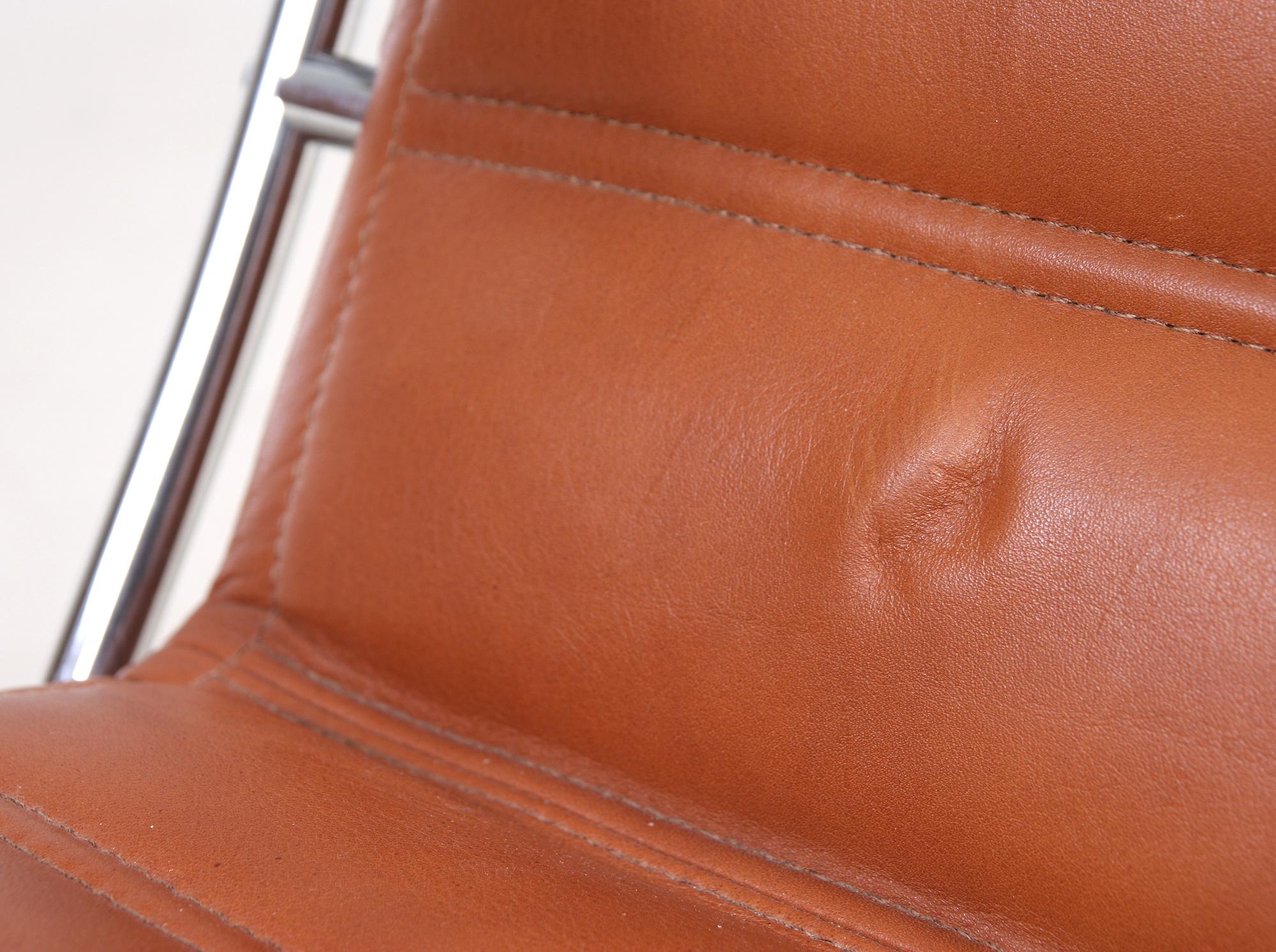 FÅTÖLJER, ett par samt BORD, "SAS Chair / 38/39 Series", Jens Ammundsen för Fritz Hansen, etikettmärkta, 1979.