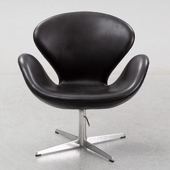 Arne Jacobsen, a black leather 'Swan' chair, Fritz Hansen, Denmark, 1967.