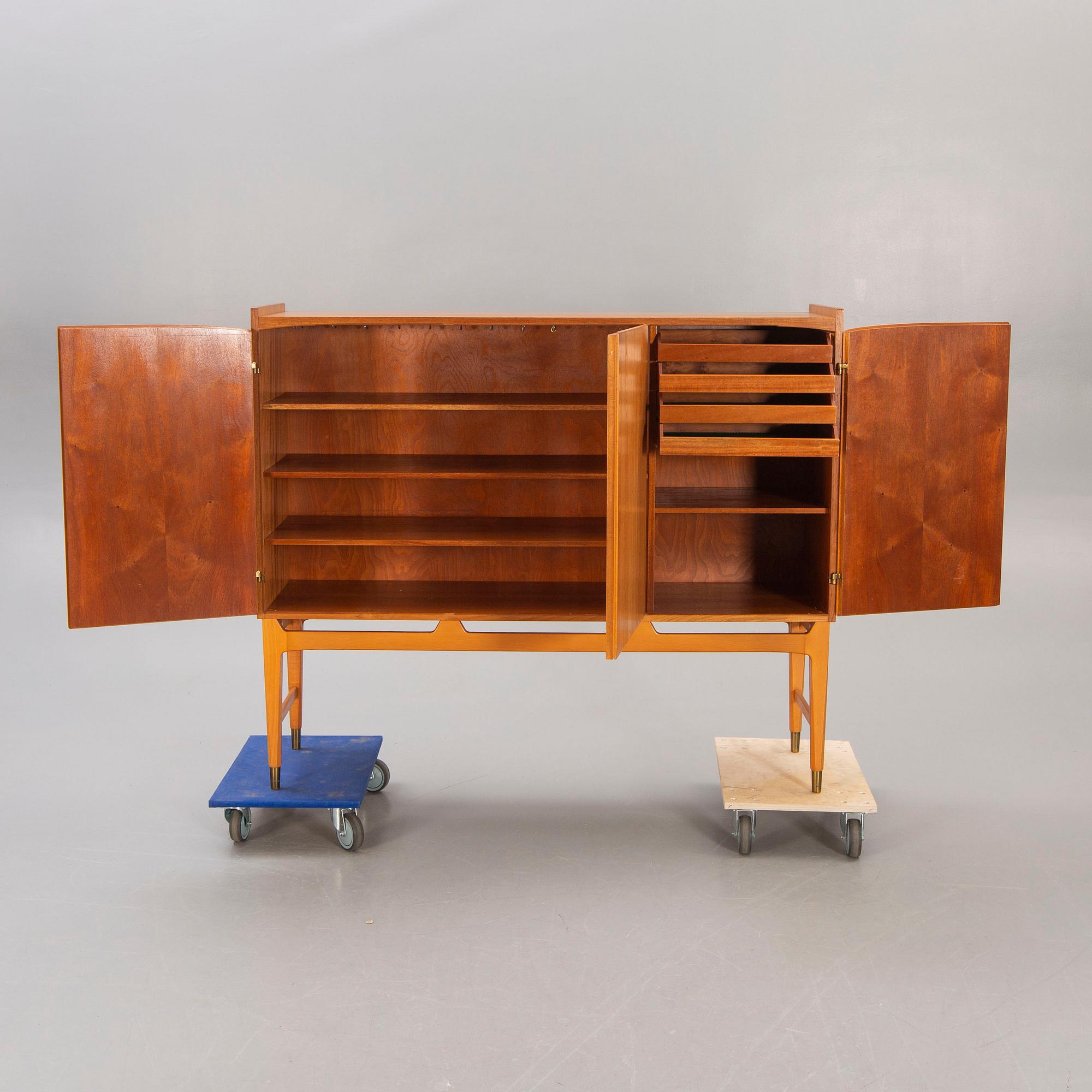 Kirke Nielsen, sideboard "Kent"  Abrahamssons möbelfabrik Taberg 1960-tal.