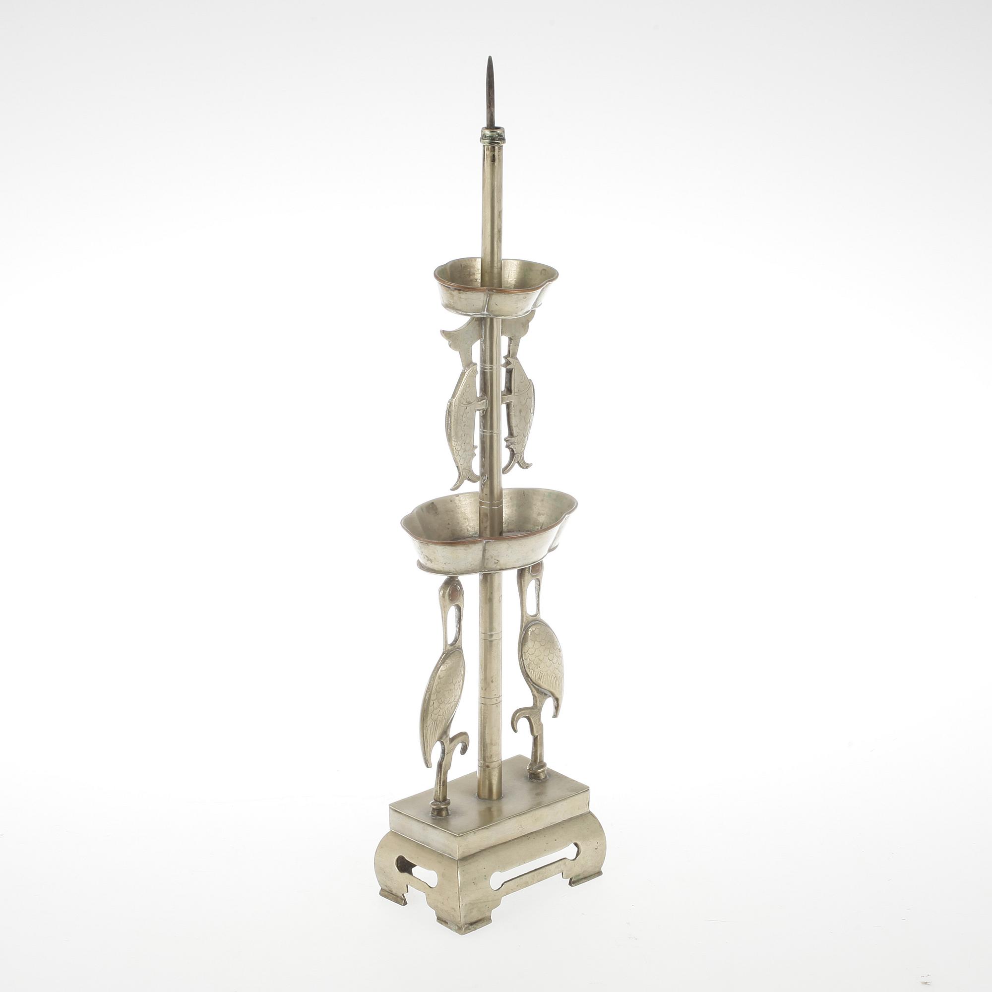 LJUSSTAKE, tenn och mässing, Kina, 1900-tal.