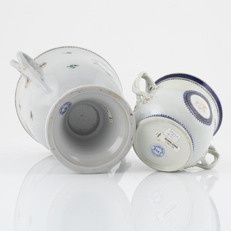 Skål på fot samt skål, Kina, Qingdynasti, omkring år 1800.