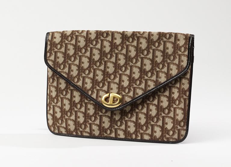CHRISTIAN DIOR, kuvertväska, skärp samt scarf.