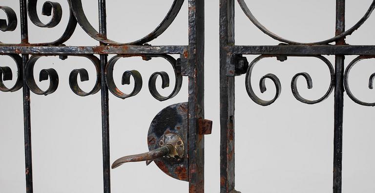 GRINDAR, ett par, smidesjärn, 1920/30-tal.