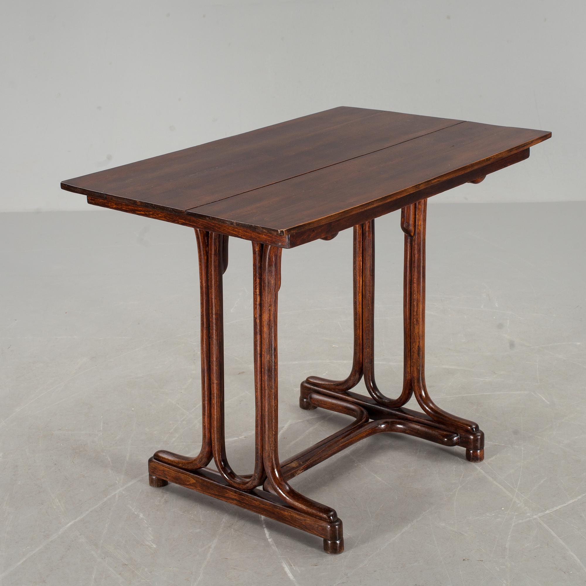 BORD, Thonet, etikettmärkt, 1900-tal.