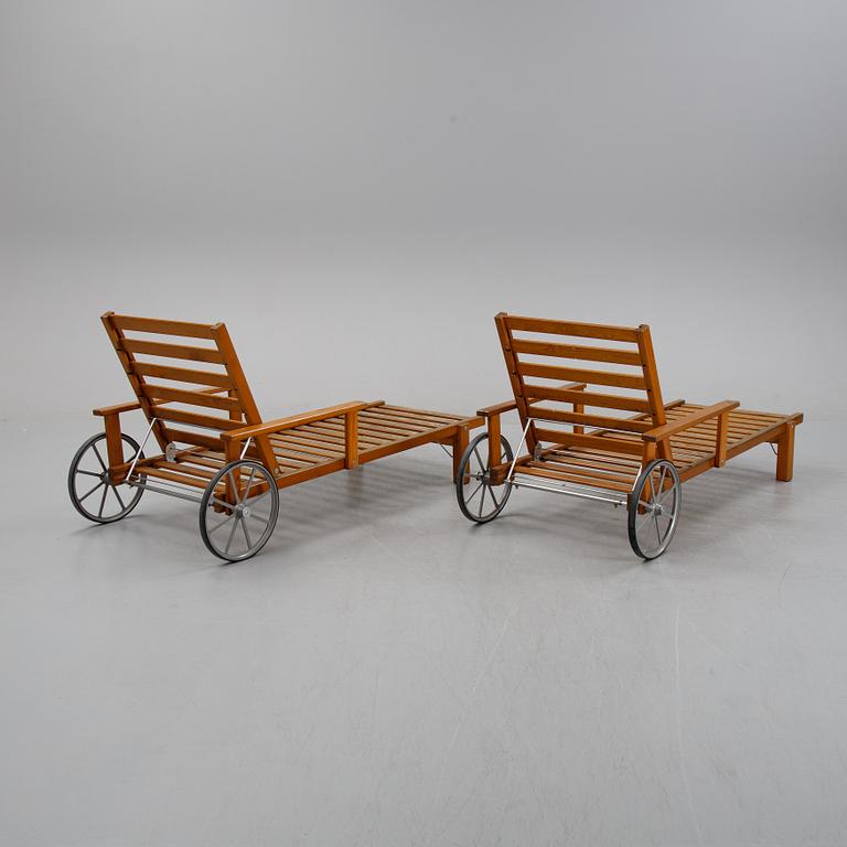 A pair of sunbeds by Elsa Stackelberg, Fri Form, second half of the 20th Century.