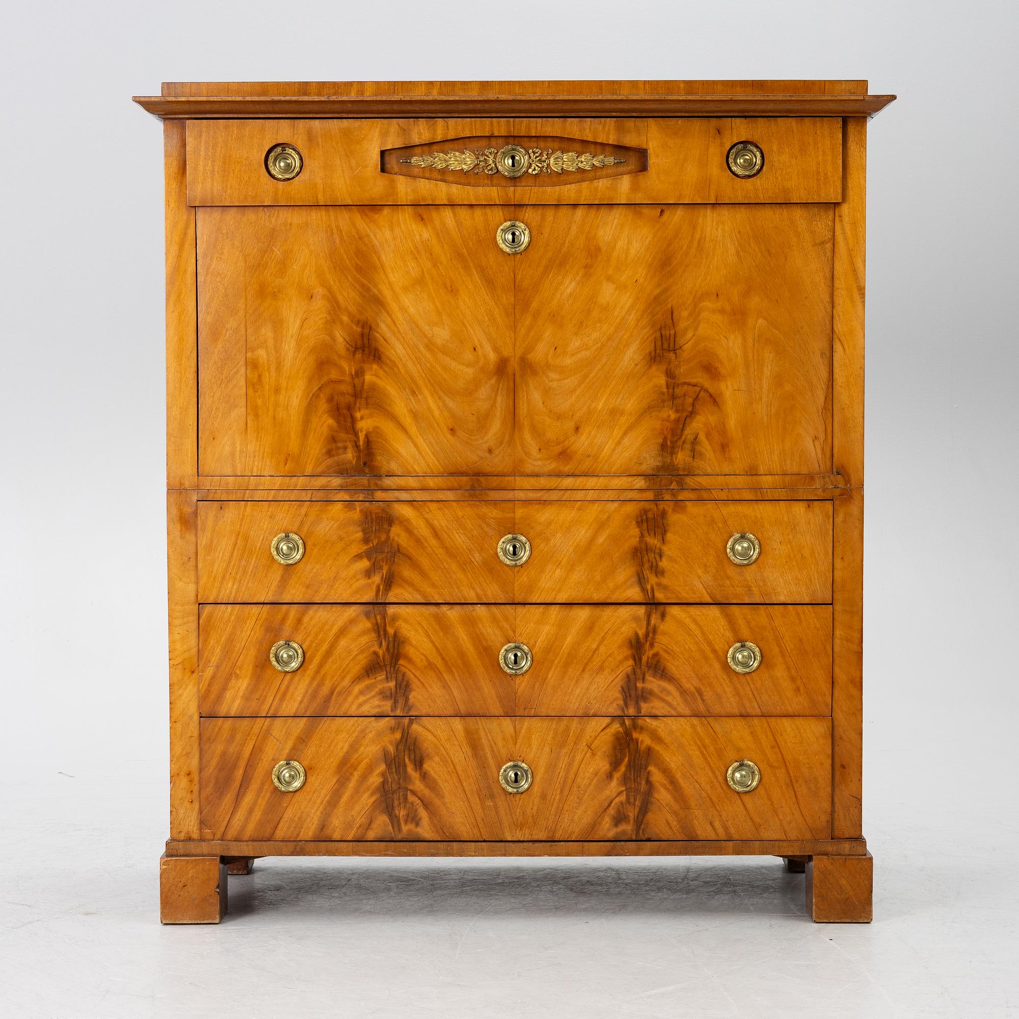 Chiffonier, empire, utförd av Daniel Sehfbom (mästare i Stockholm 1800-1837).