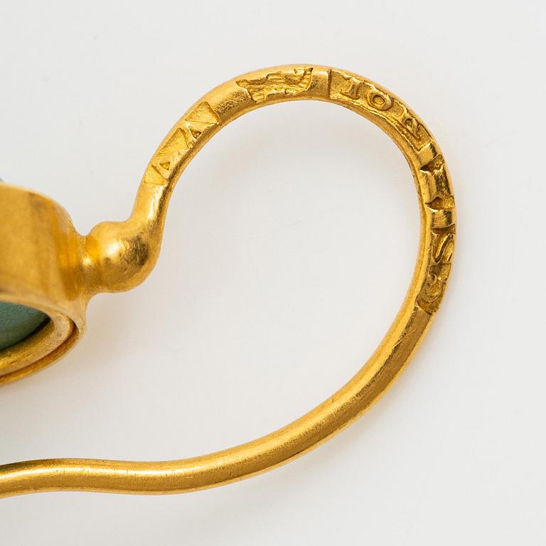 En brosch och ett par örhängen 18K guld med mikromosaiker. Alfred Ambrosius, Stockholm 1871 och 1872.