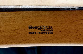 SKRIVBORD samt STOL, märkt Svegards Markaryd, 1950/60-tal.
