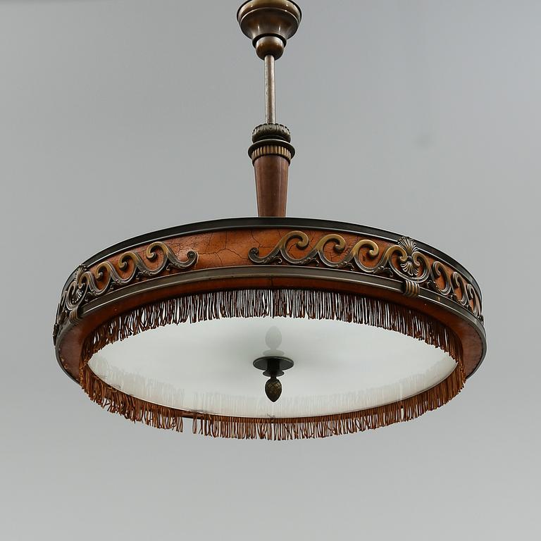 TAKLAMPA, 1900-talets första hälft. Höjd ca 67 cm.