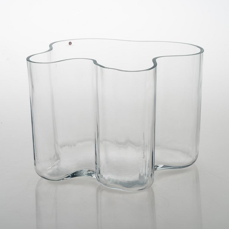 ALVAR AALTO, maljakko, malli 3031, signeerattu Avar Aalto. Iittala 1988.