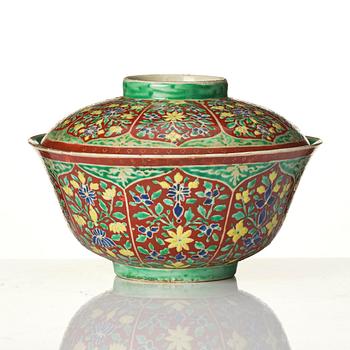 A Benjarong bowl with cover, Qing dynasty, 19th century.