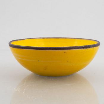A ceramic bowl and a box with cover, Gambone, Italy, mid 20th Century.