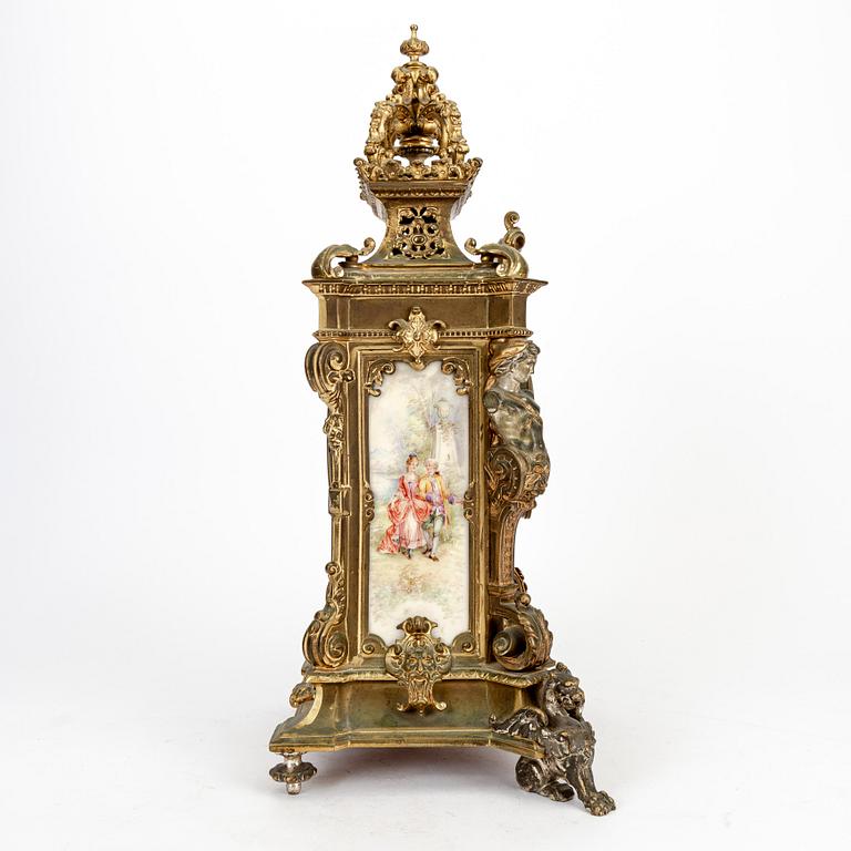 A Neo Renaissance table clock around 1900.