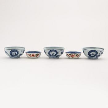 A set of five Japanese bowls (3+2), 20th Century.