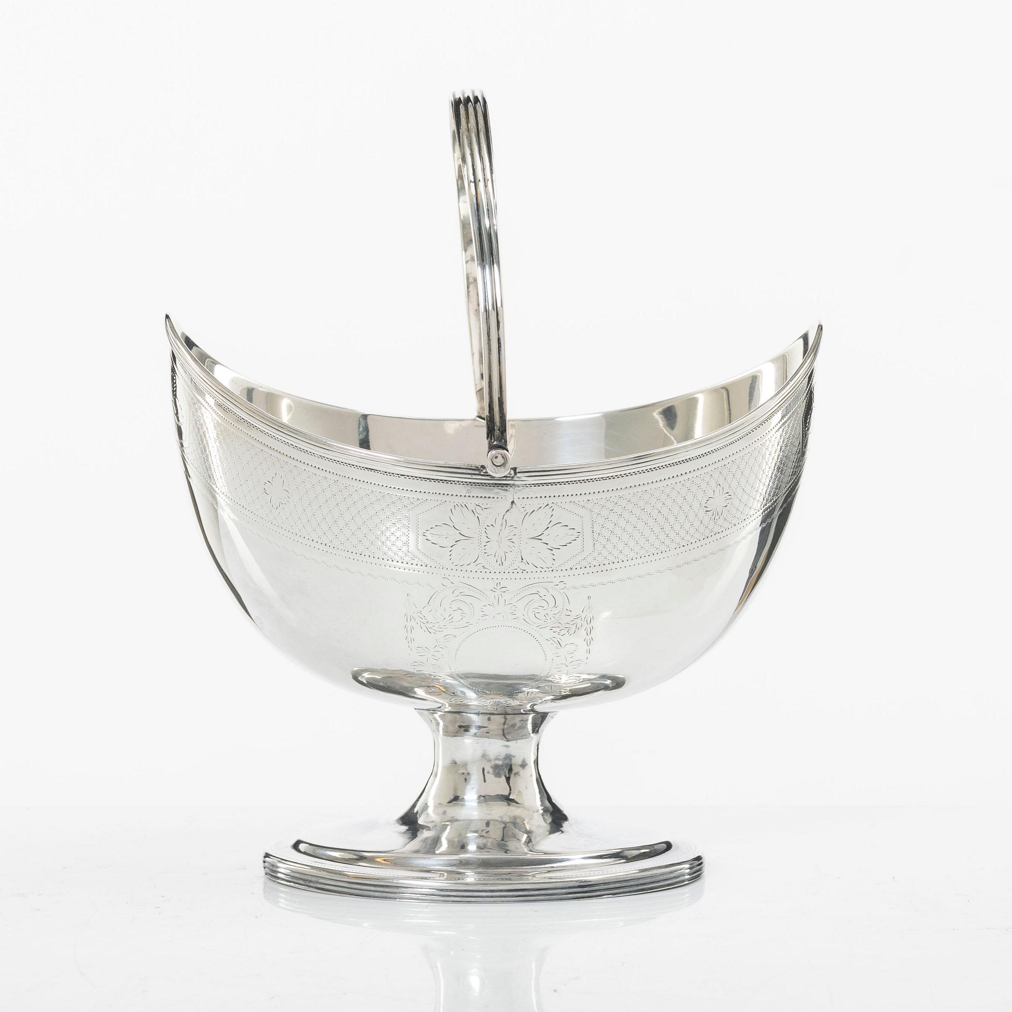 A silver bowl with handle, mark of Alexander Field, London, England 1800.